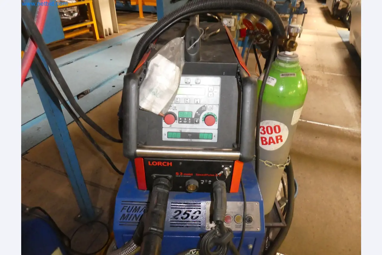 Roboti, varilna oprema in pripomočki za montažo iz avtomobilske industrije-3