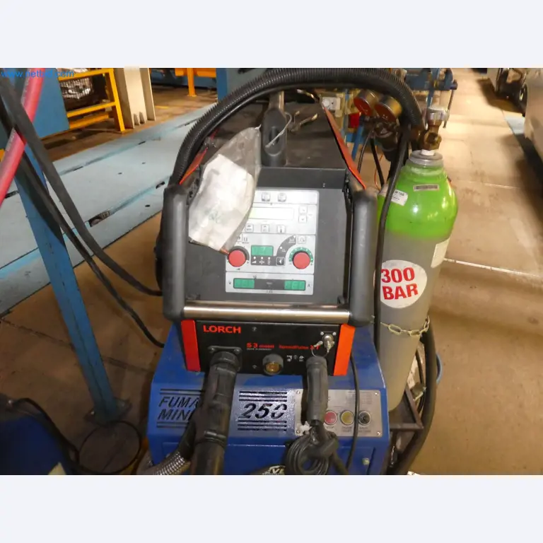 Roboti, varilna oprema in pripomočki za montažo iz avtomobilske industrije-3