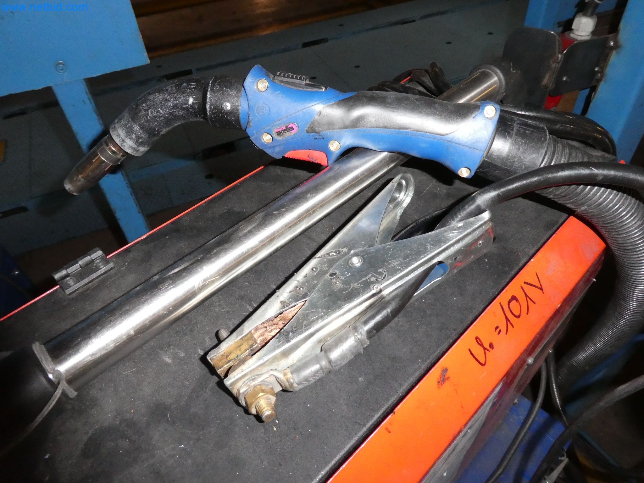 Robots, equipos de soldadura y accesorios de montaje de la industria del automóvil-5