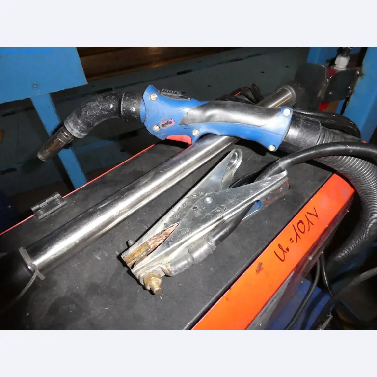 Roboti, varilna oprema in pripomočki za montažo iz avtomobilske industrije-5