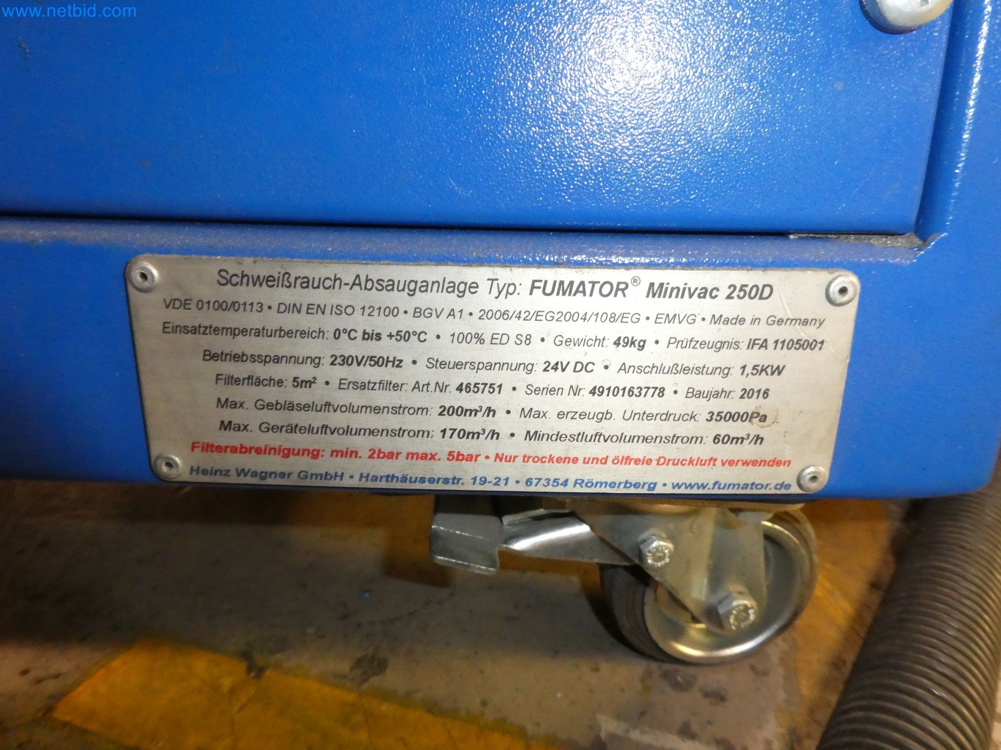 Robots, equipos de soldadura y accesorios de montaje de la industria del automóvil-6