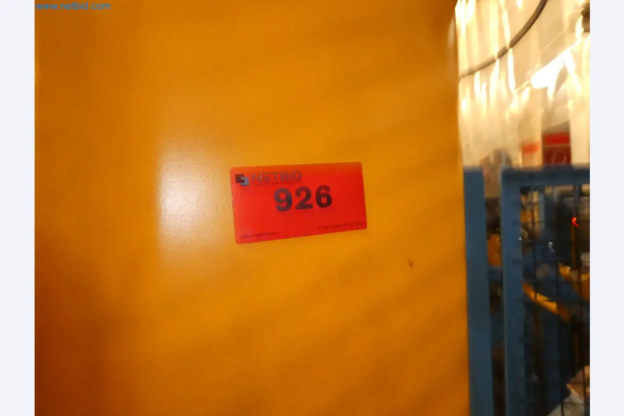 Robots, welding equipment and assembly accessories from the automotive industry-100