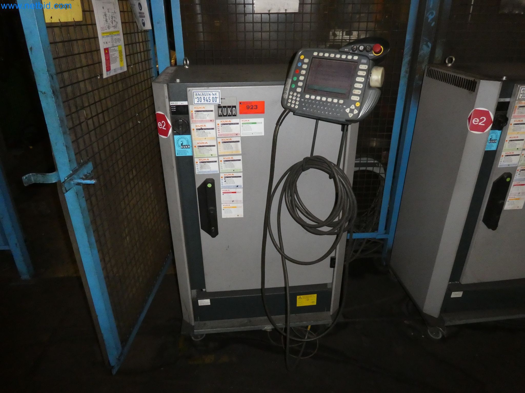 Robots, welding equipment and assembly accessories from the automotive industry-104