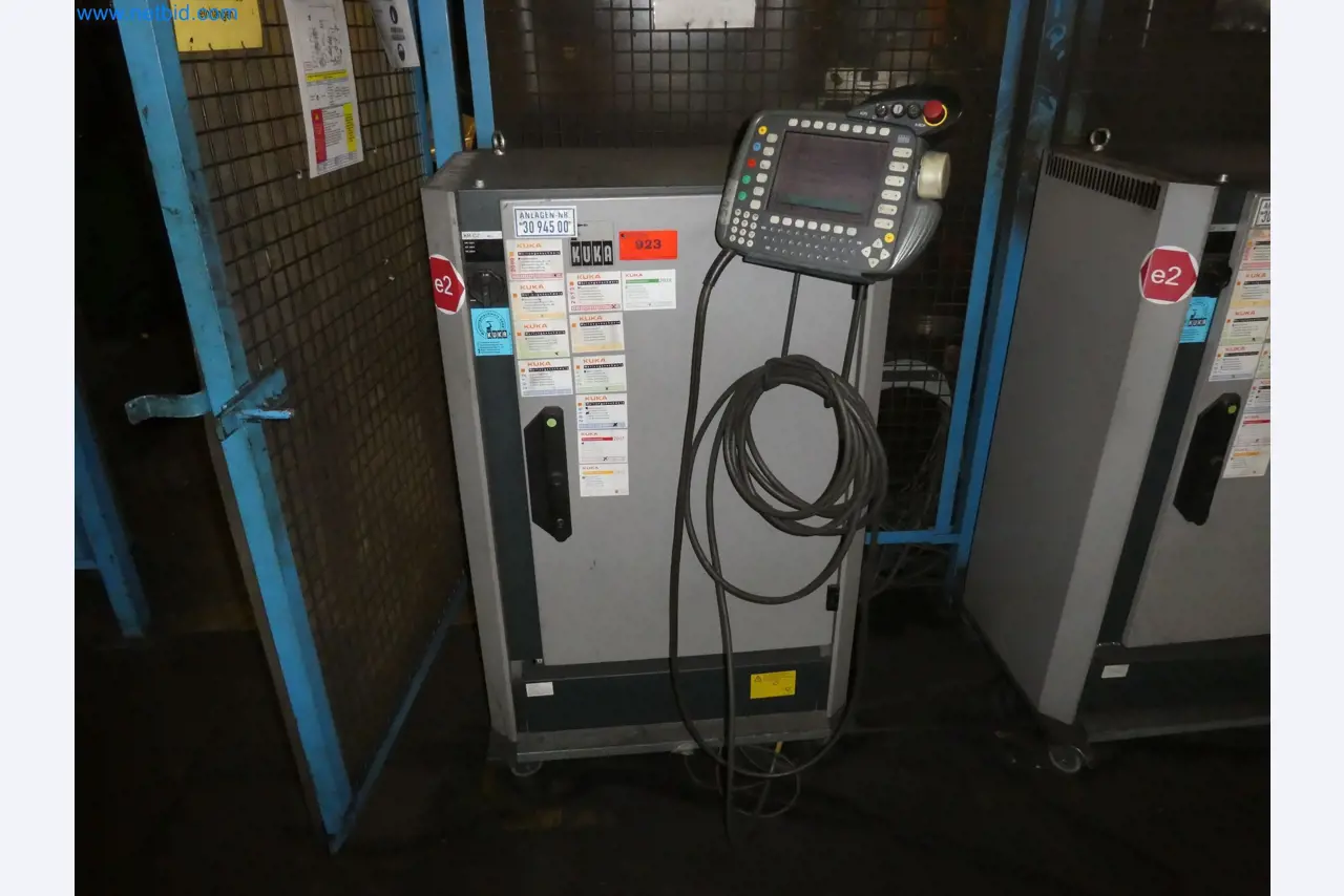 Robots, welding equipment and assembly accessories from the automotive industry-104