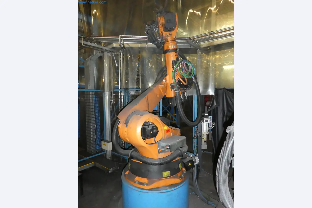 Robots, welding equipment and assembly accessories from the automotive industry-105