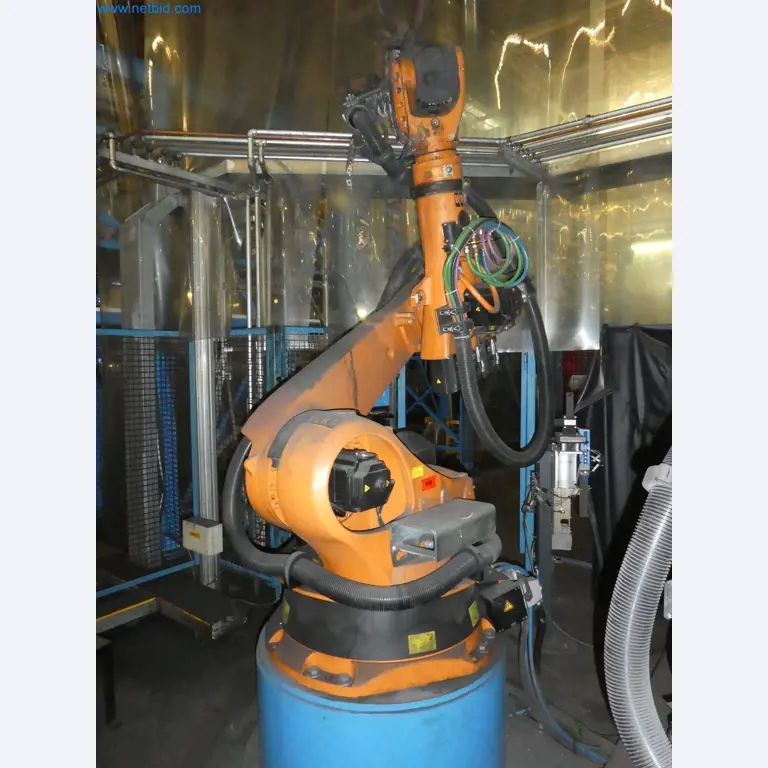 Robots, welding equipment and assembly accessories from the automotive industry-105