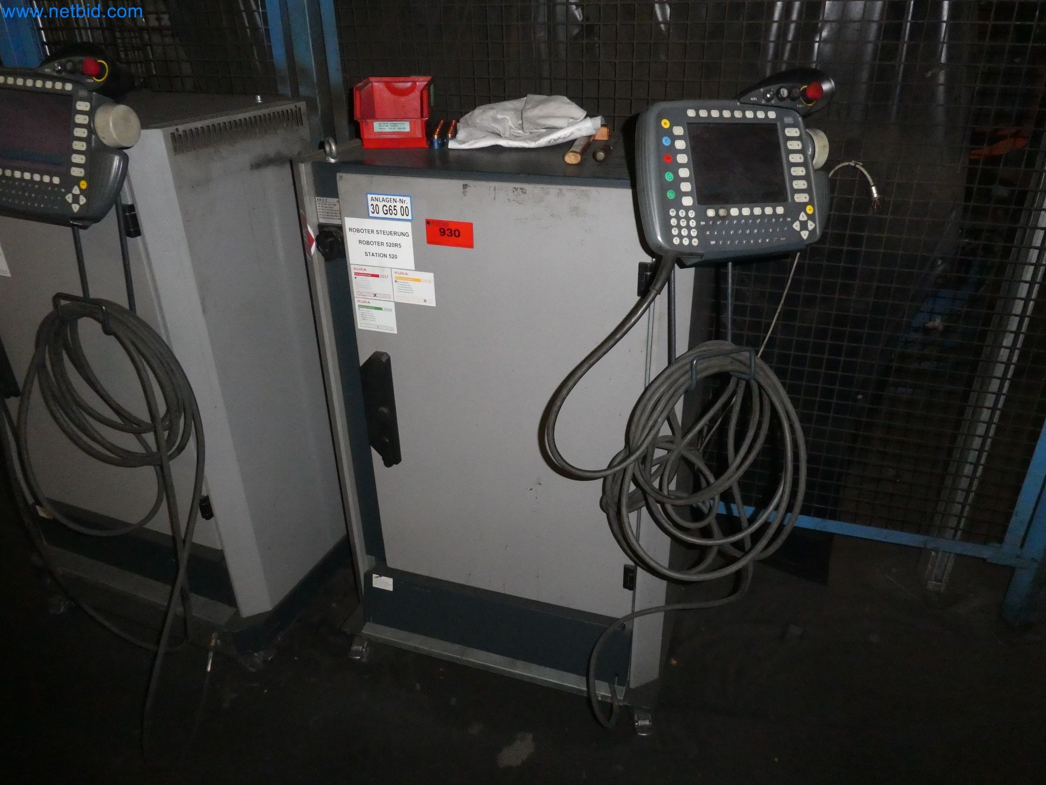 Robots, welding equipment and assembly accessories from the automotive industry-106