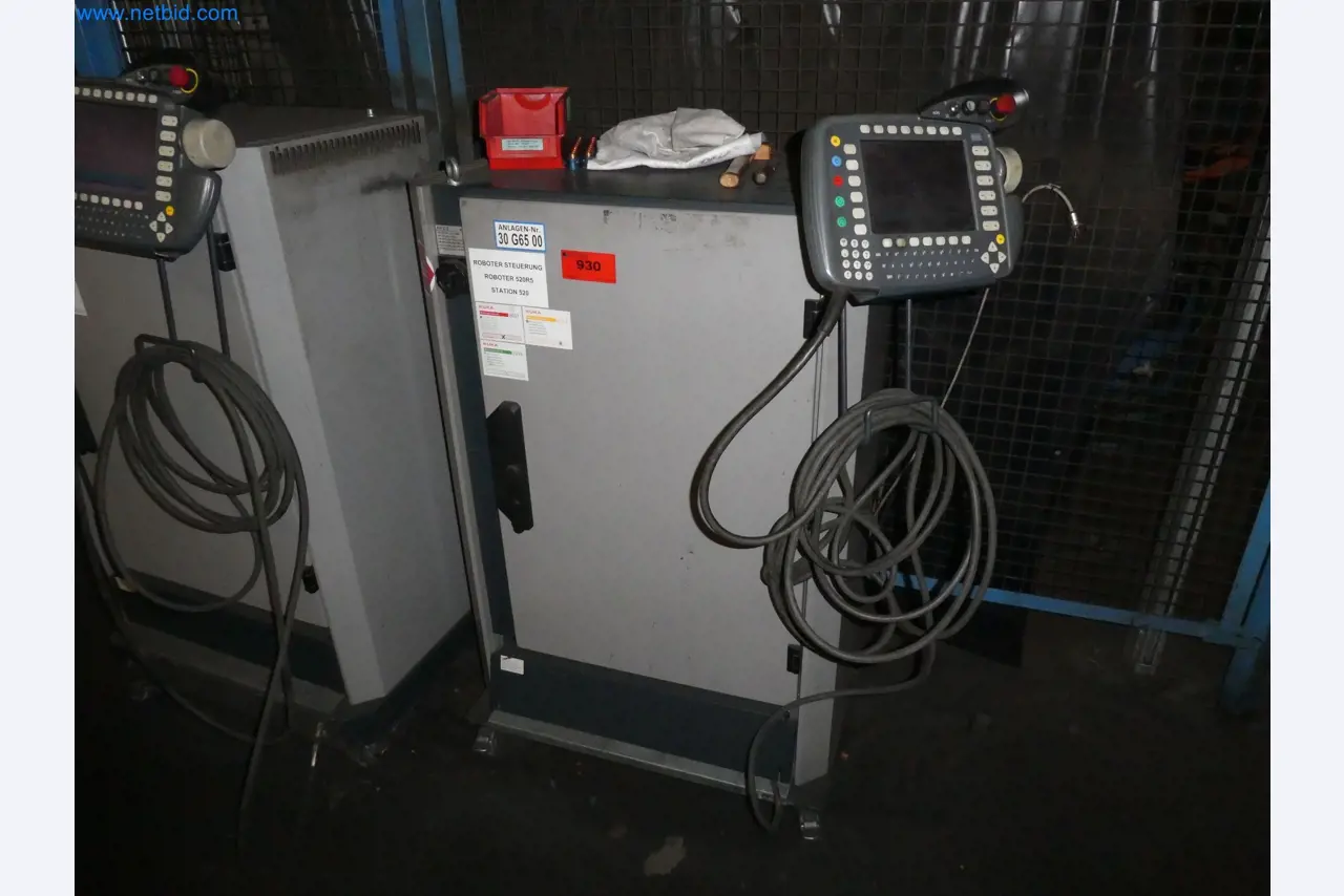 Robots, welding equipment and assembly accessories from the automotive industry-106