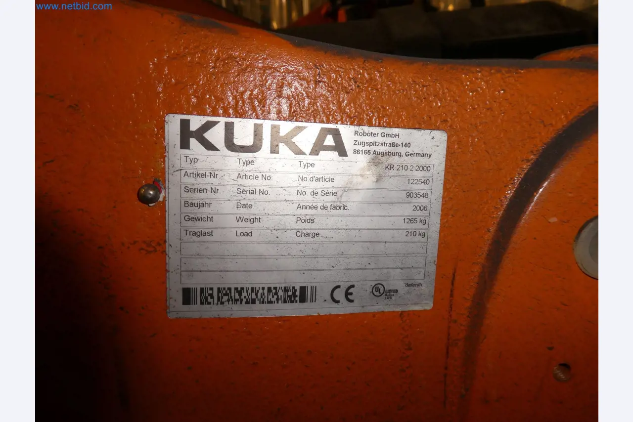 Robots, welding equipment and assembly accessories from the automotive industry-108