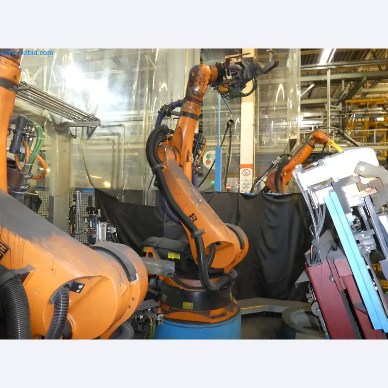 Robots, welding equipment and assembly accessories from the automotive industry-109