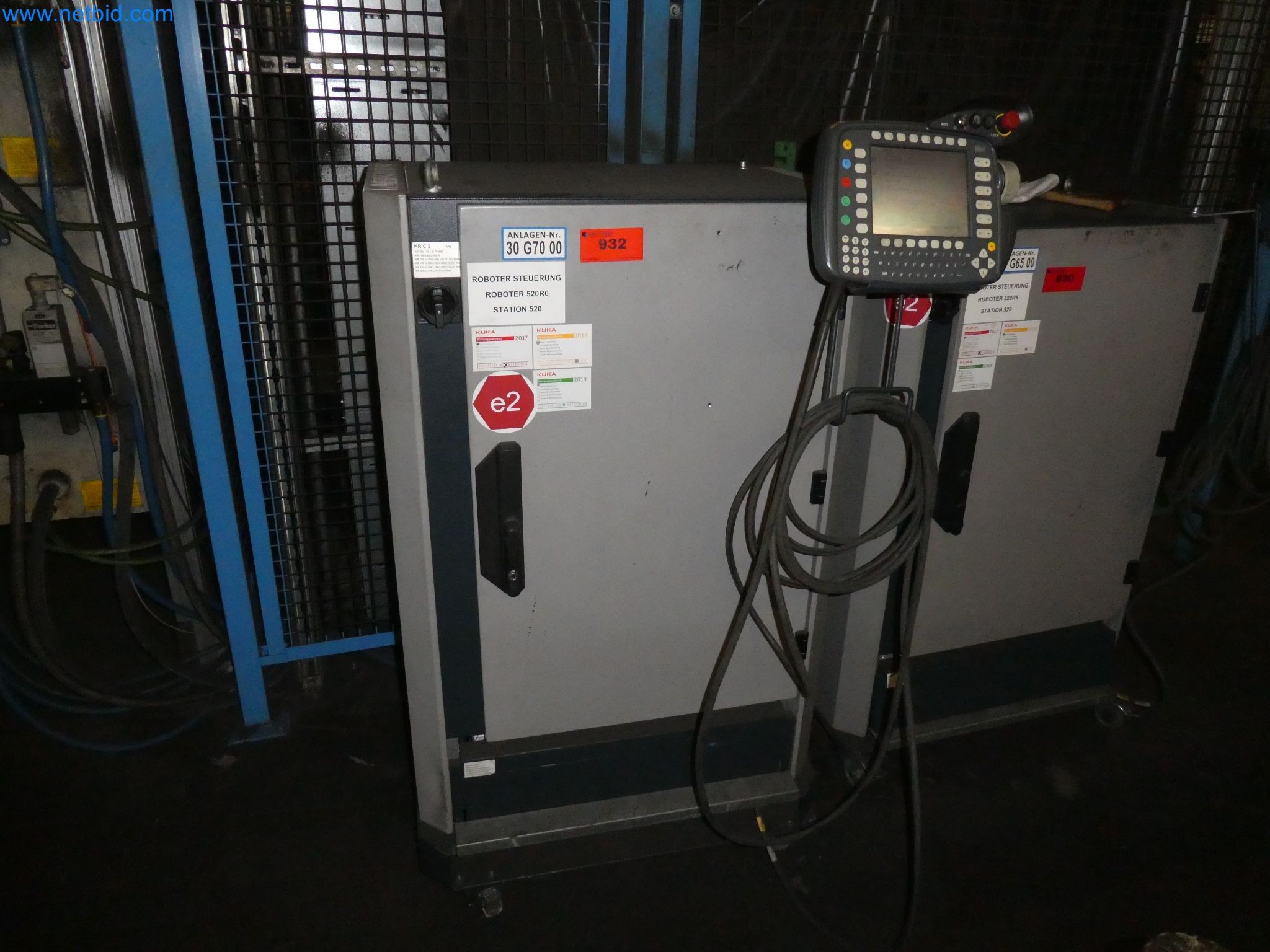 Robots, welding equipment and assembly accessories from the automotive industry-110