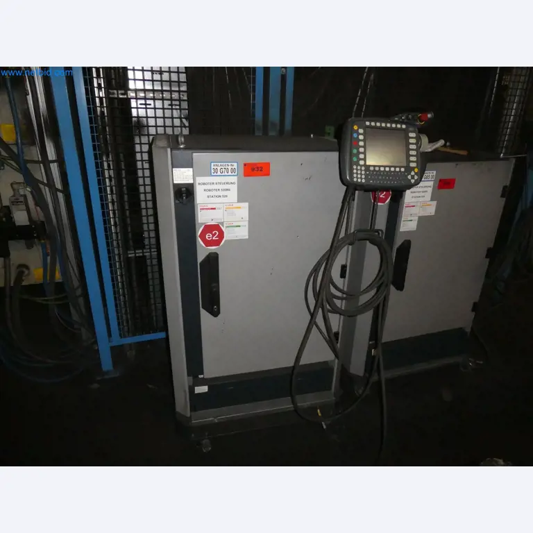 Robots, welding equipment and assembly accessories from the automotive industry-110