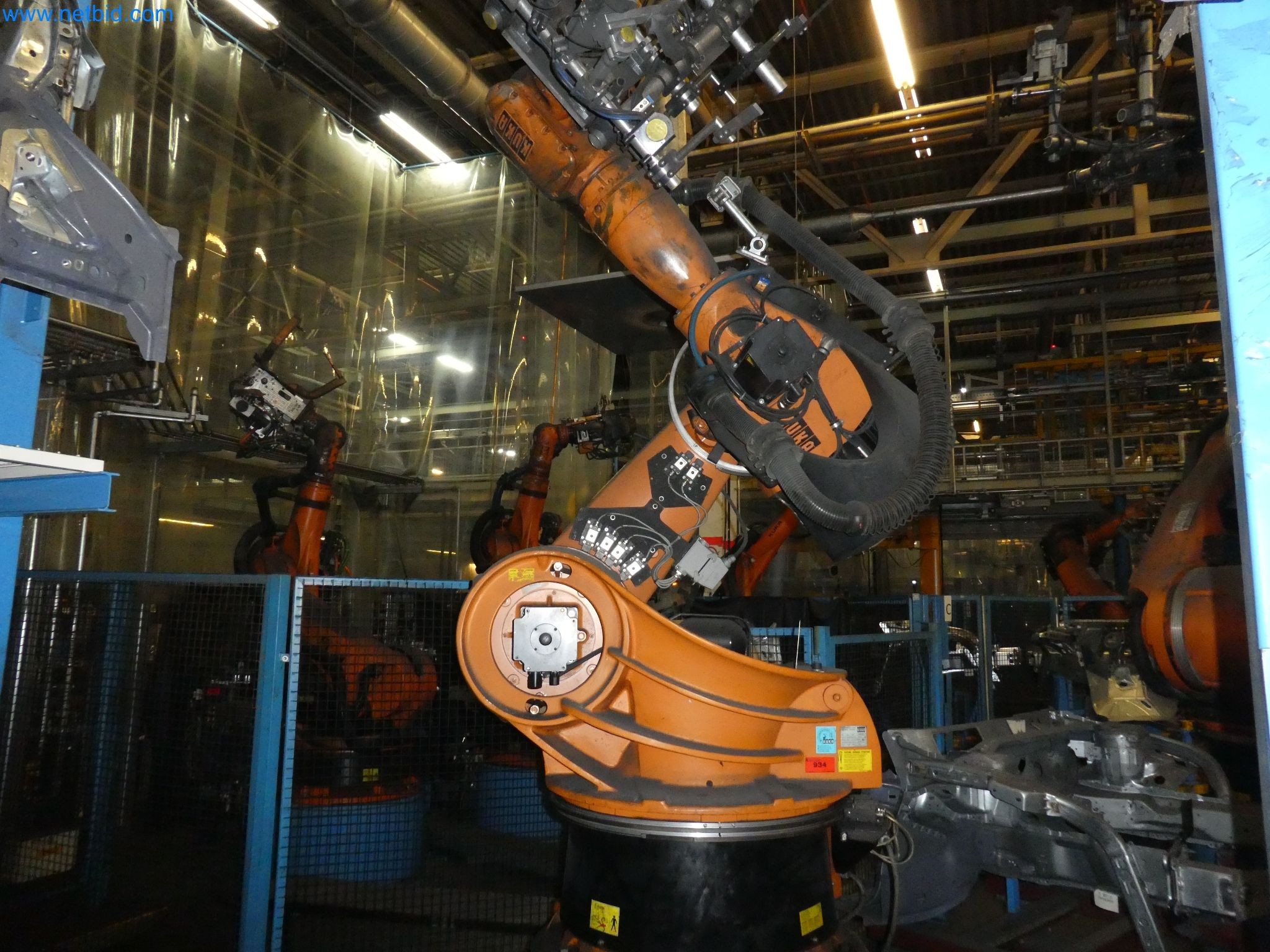 Robots, welding equipment and assembly accessories from the automotive industry-113