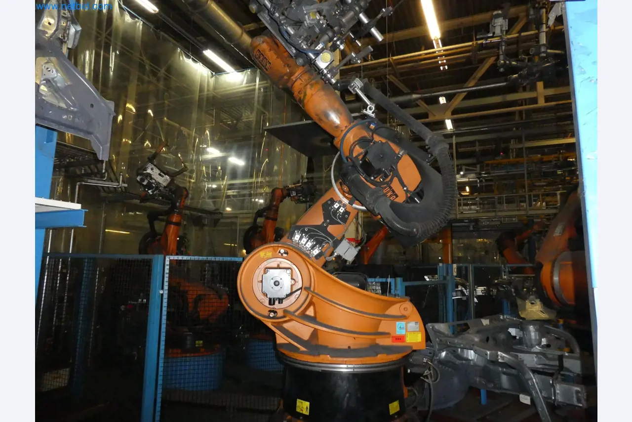Robots, welding equipment and assembly accessories from the automotive industry-113