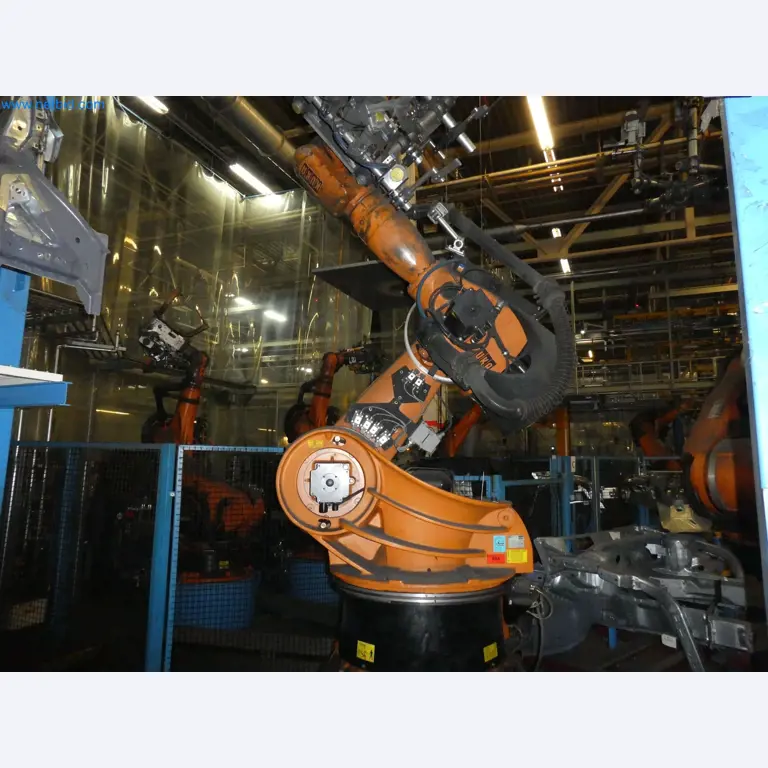 Robots, welding equipment and assembly accessories from the automotive industry-113