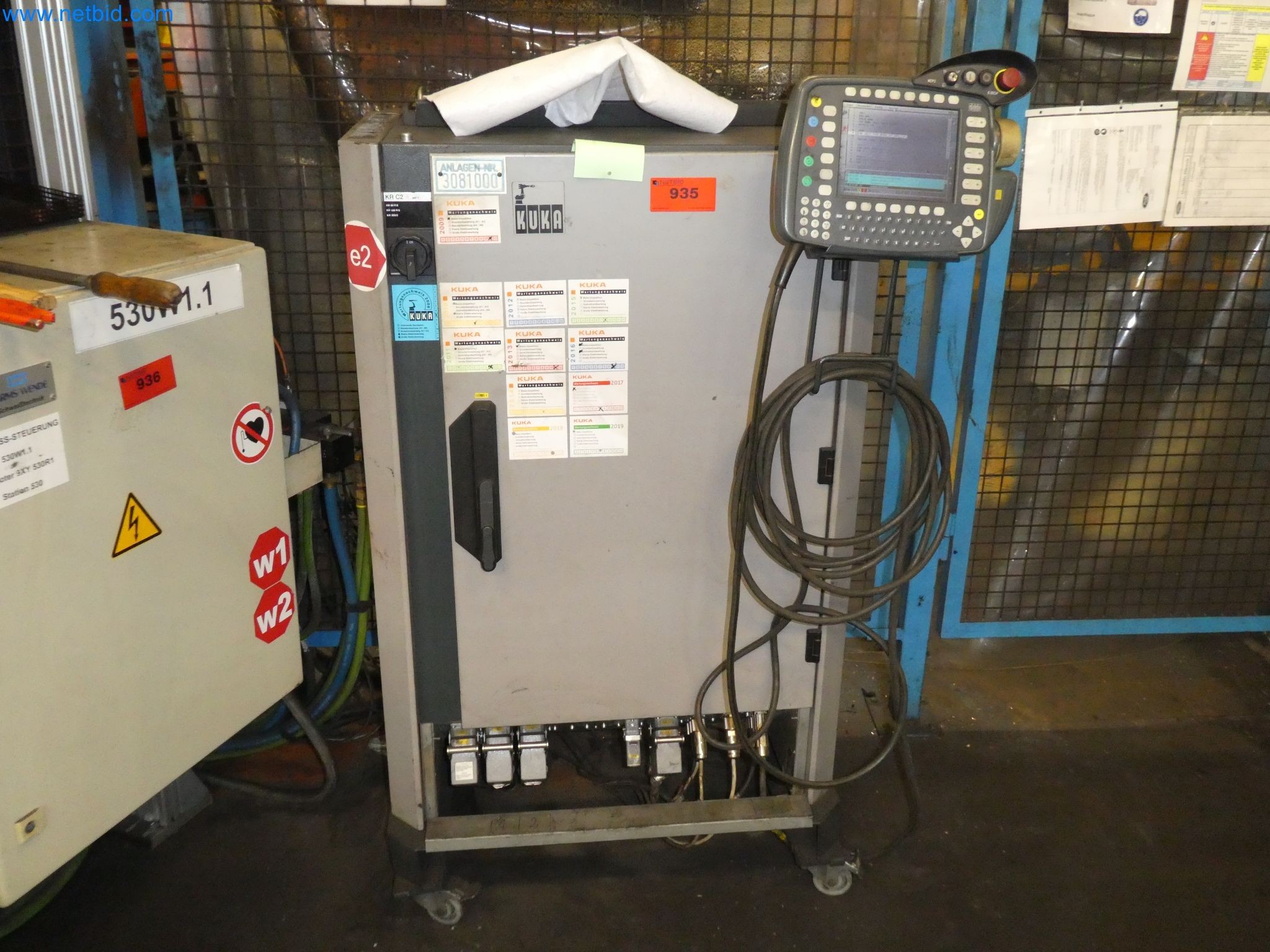 Robots, welding equipment and assembly accessories from the automotive industry-114