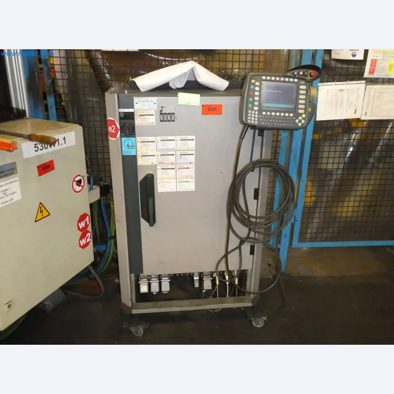 Robots, welding equipment and assembly accessories from the automotive industry-114