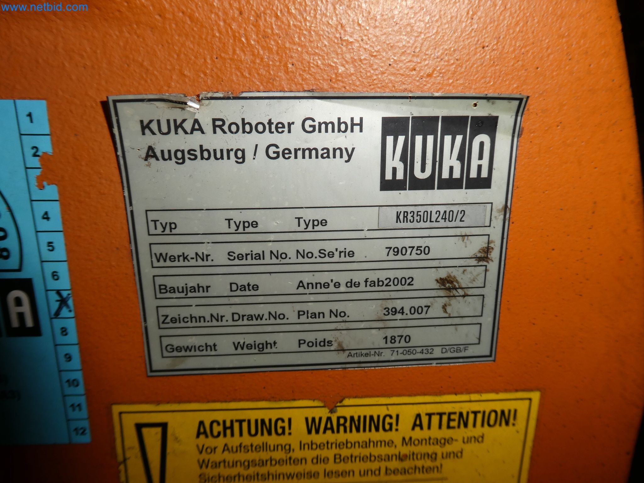 Robots, welding equipment and assembly accessories from the automotive industry-115