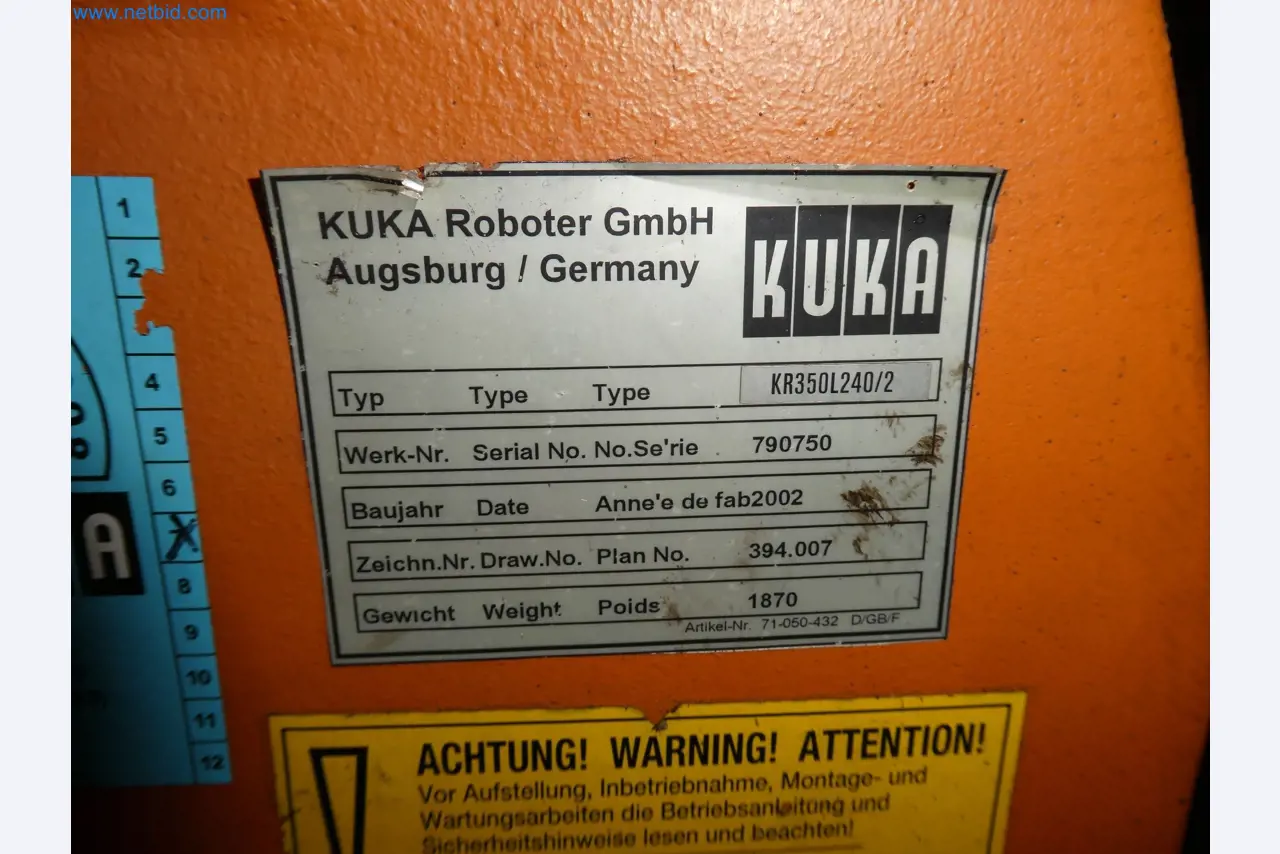 Robots, welding equipment and assembly accessories from the automotive industry-115