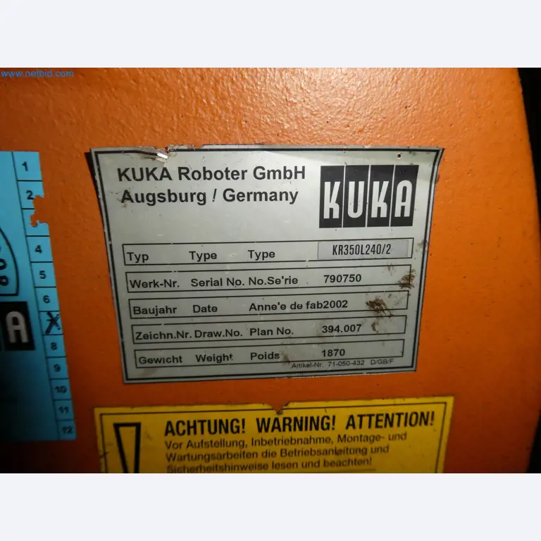 Robots, welding equipment and assembly accessories from the automotive industry-115