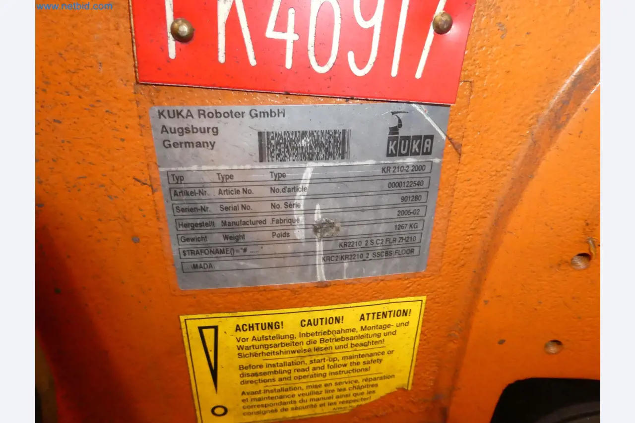 Robots, welding equipment and assembly accessories from the automotive industry-116