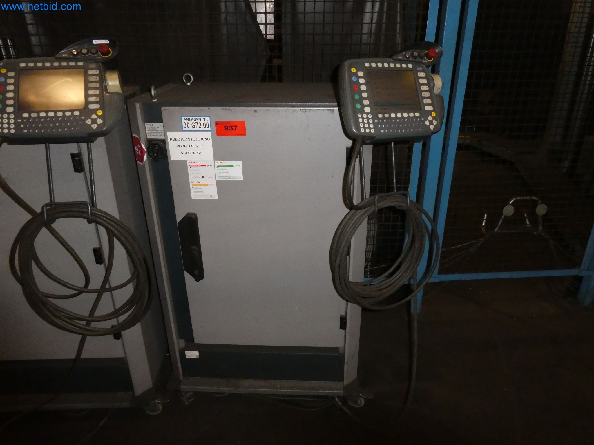 Robots, welding equipment and assembly accessories from the automotive industry-117