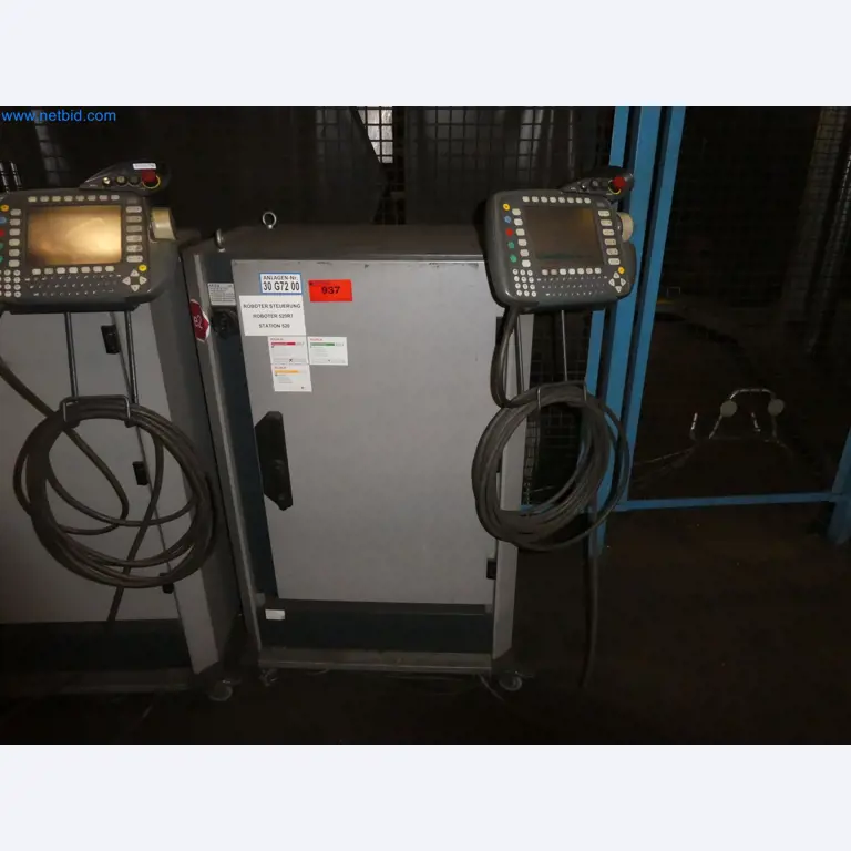 Robots, welding equipment and assembly accessories from the automotive industry-117