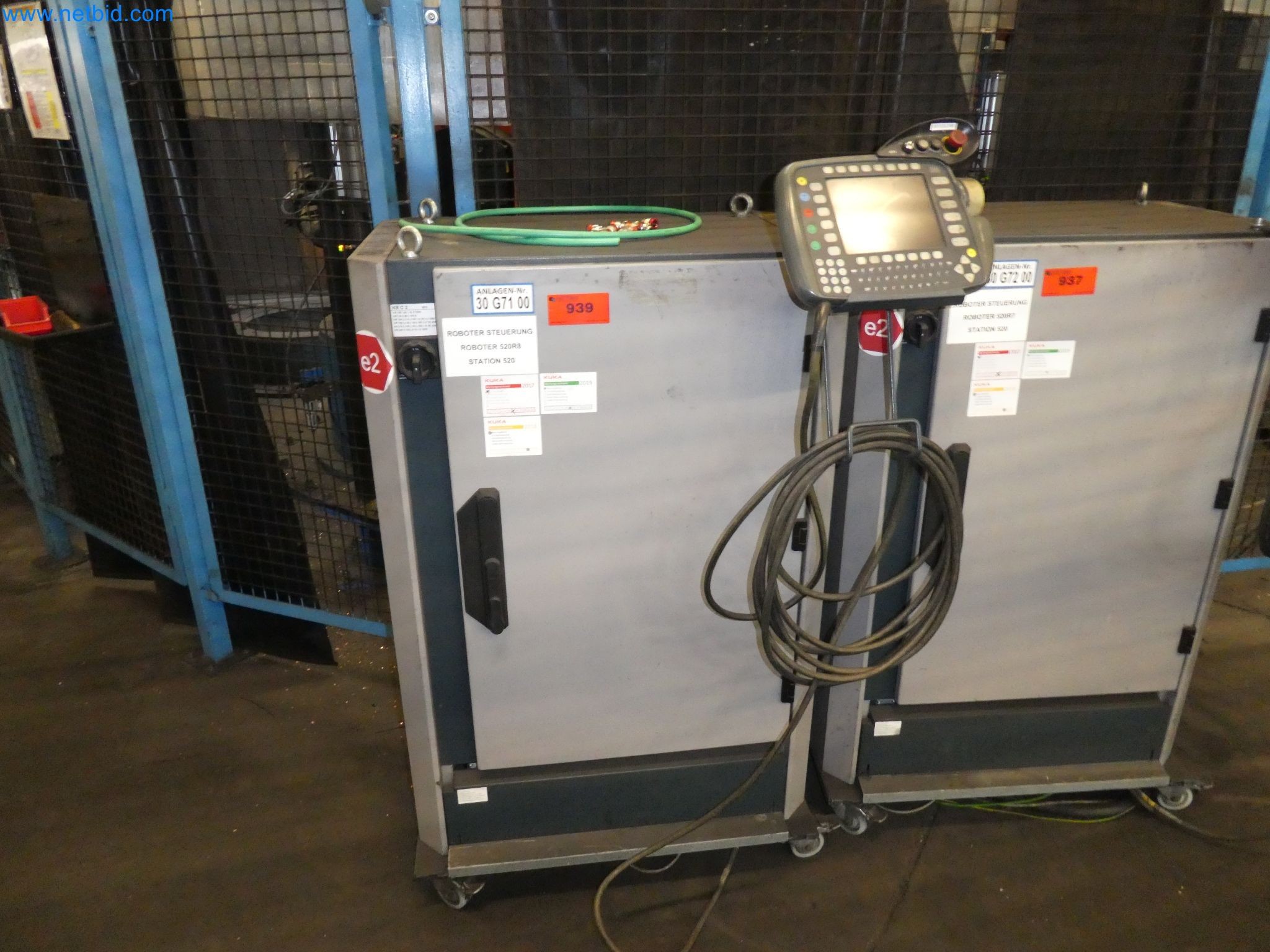 Robots, welding equipment and assembly accessories from the automotive industry-118