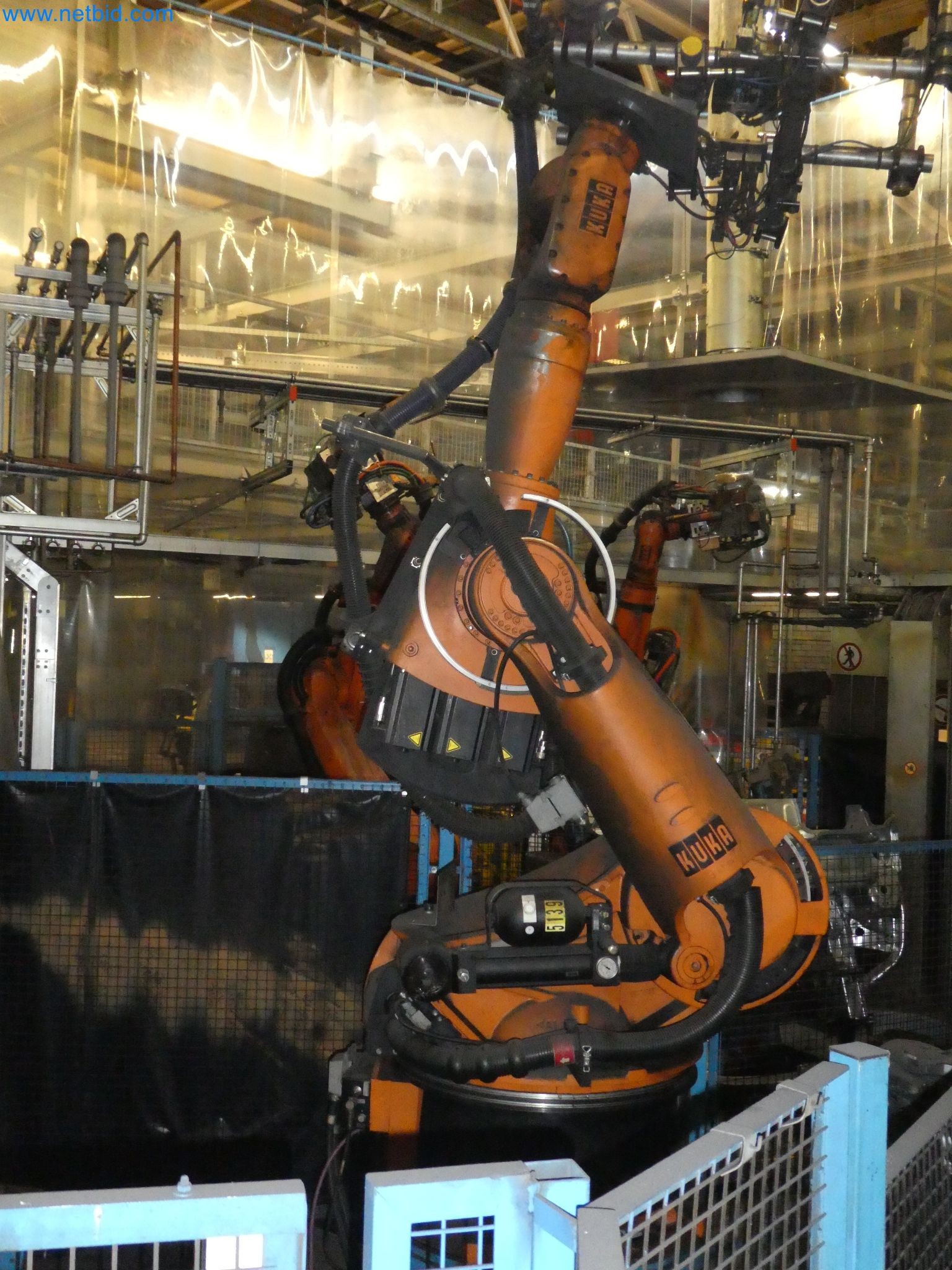 Robots, welding equipment and assembly accessories from the automotive industry-119