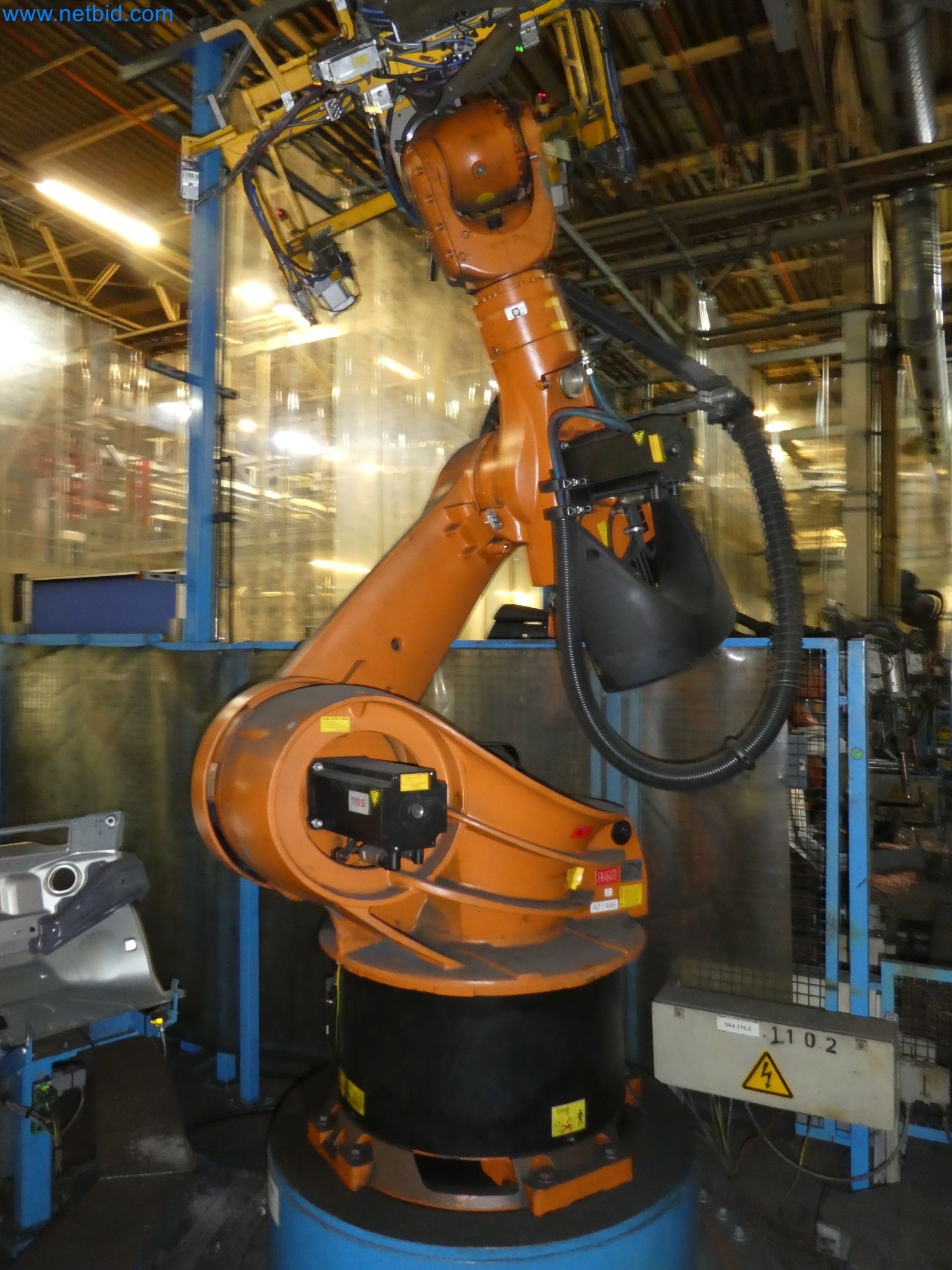 Robots, welding equipment and assembly accessories from the automotive industry-11