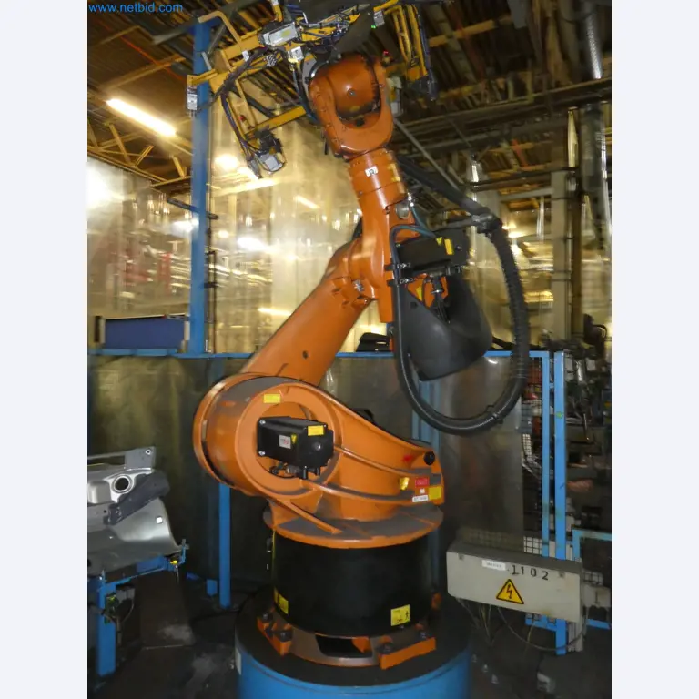 Robots, welding equipment and assembly accessories from the automotive industry-11
