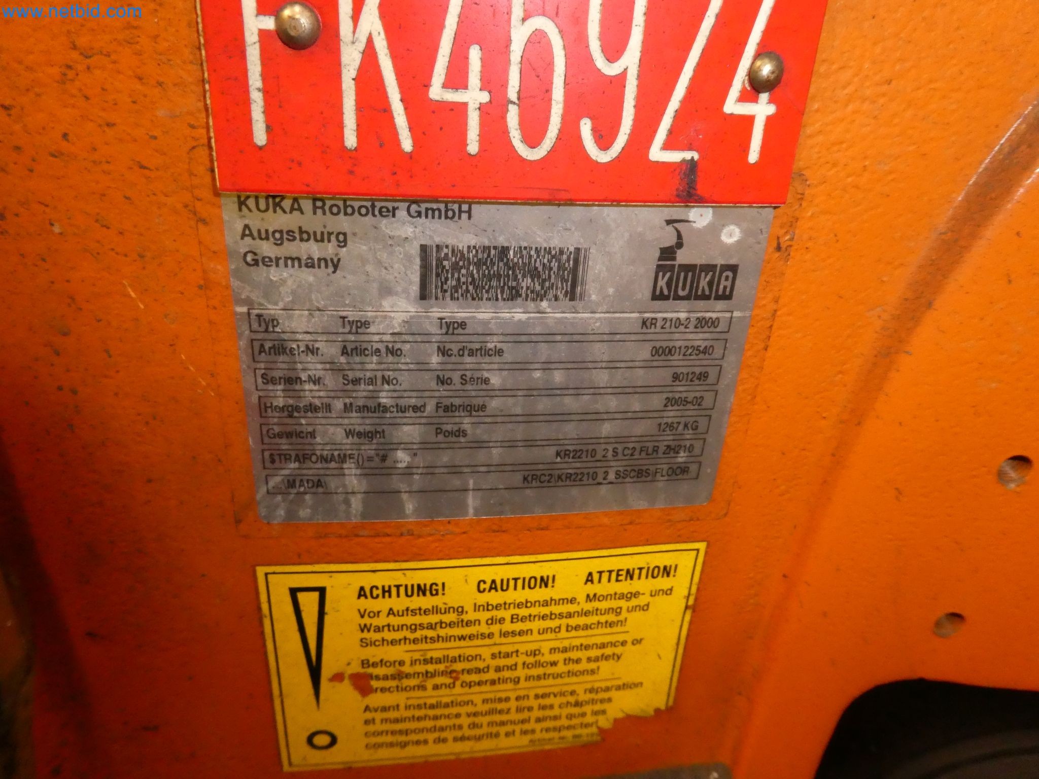 Robots, welding equipment and assembly accessories from the automotive industry-120