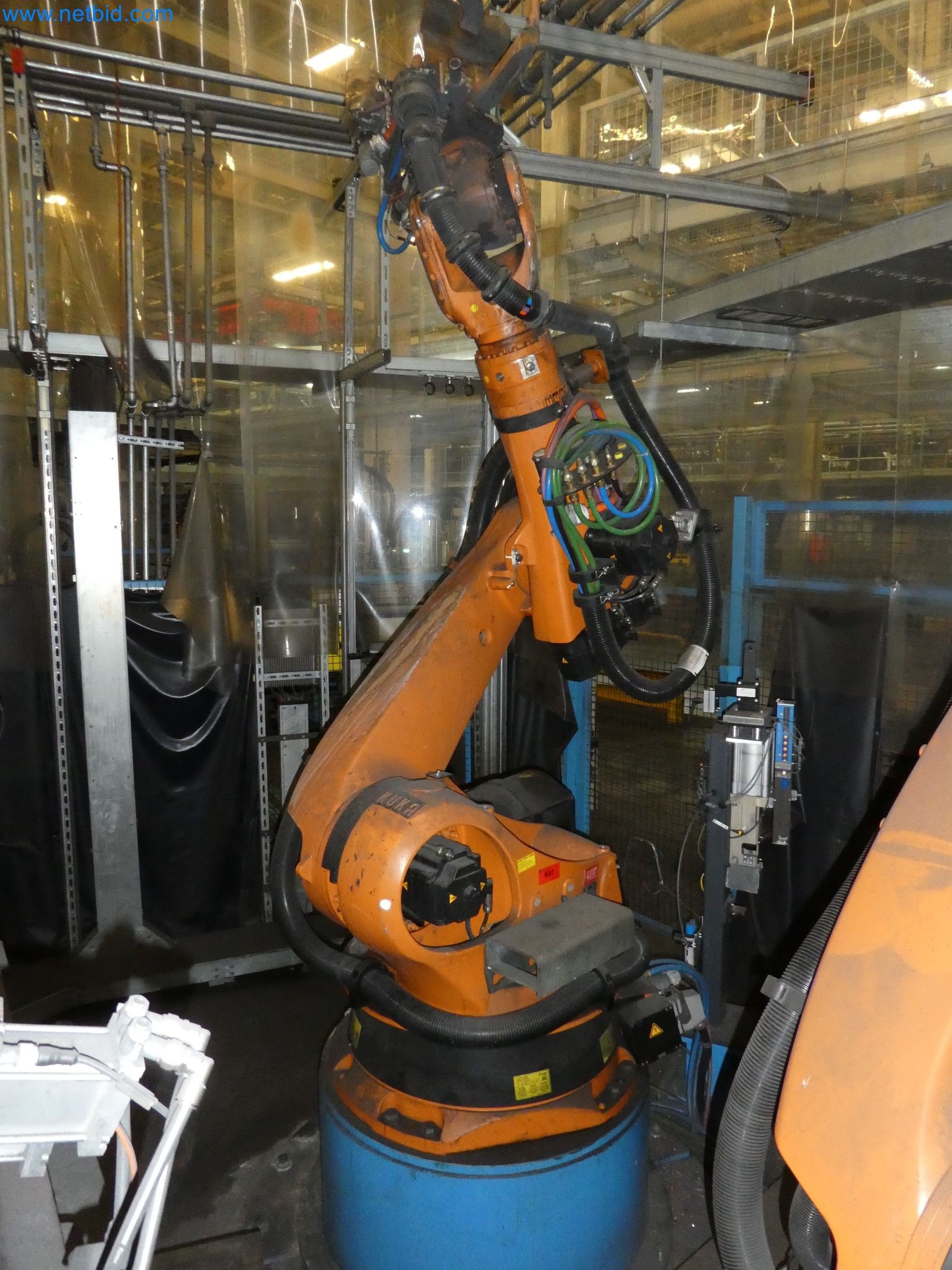 Robots, welding equipment and assembly accessories from the automotive industry-122