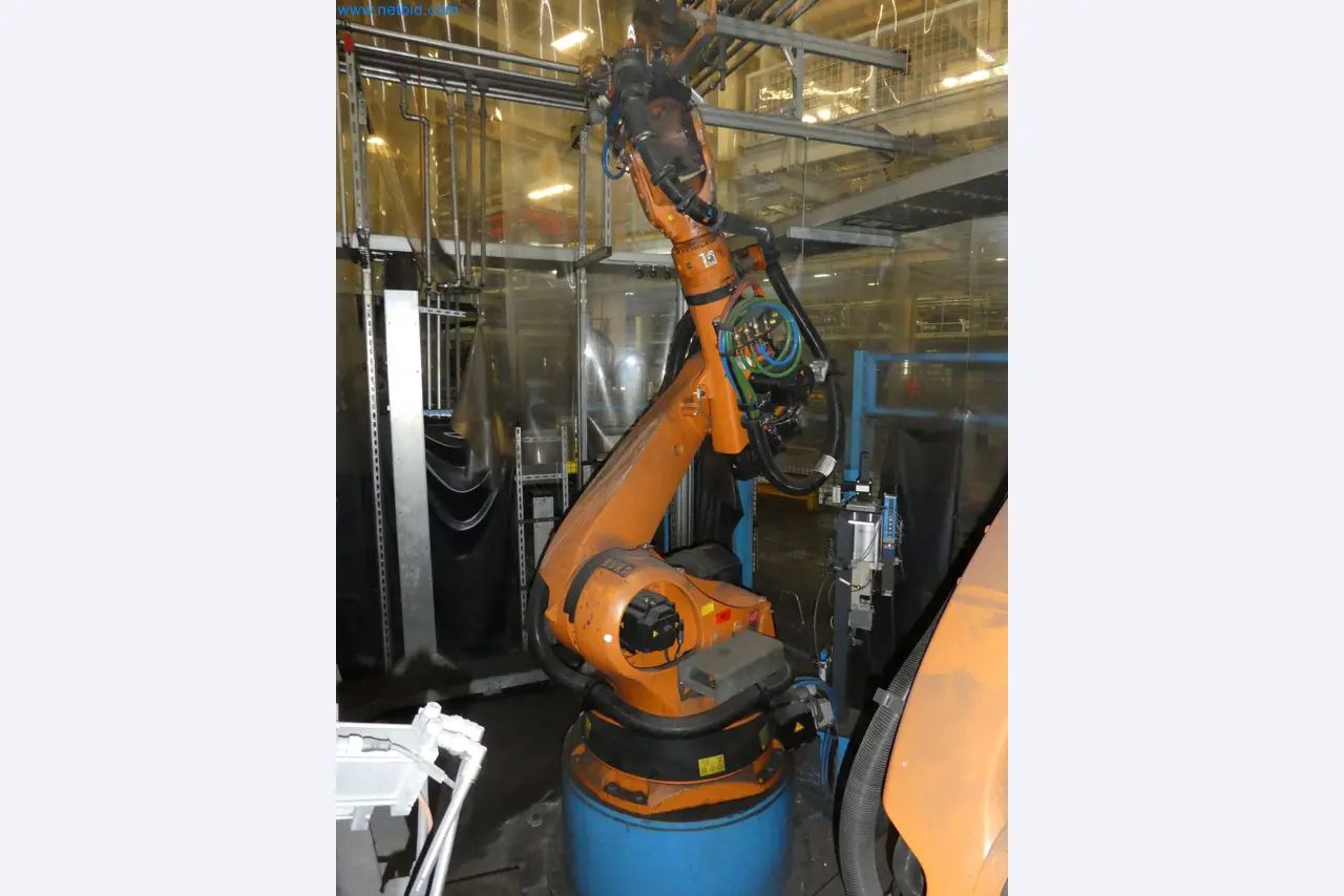 Robots, welding equipment and assembly accessories from the automotive industry-122
