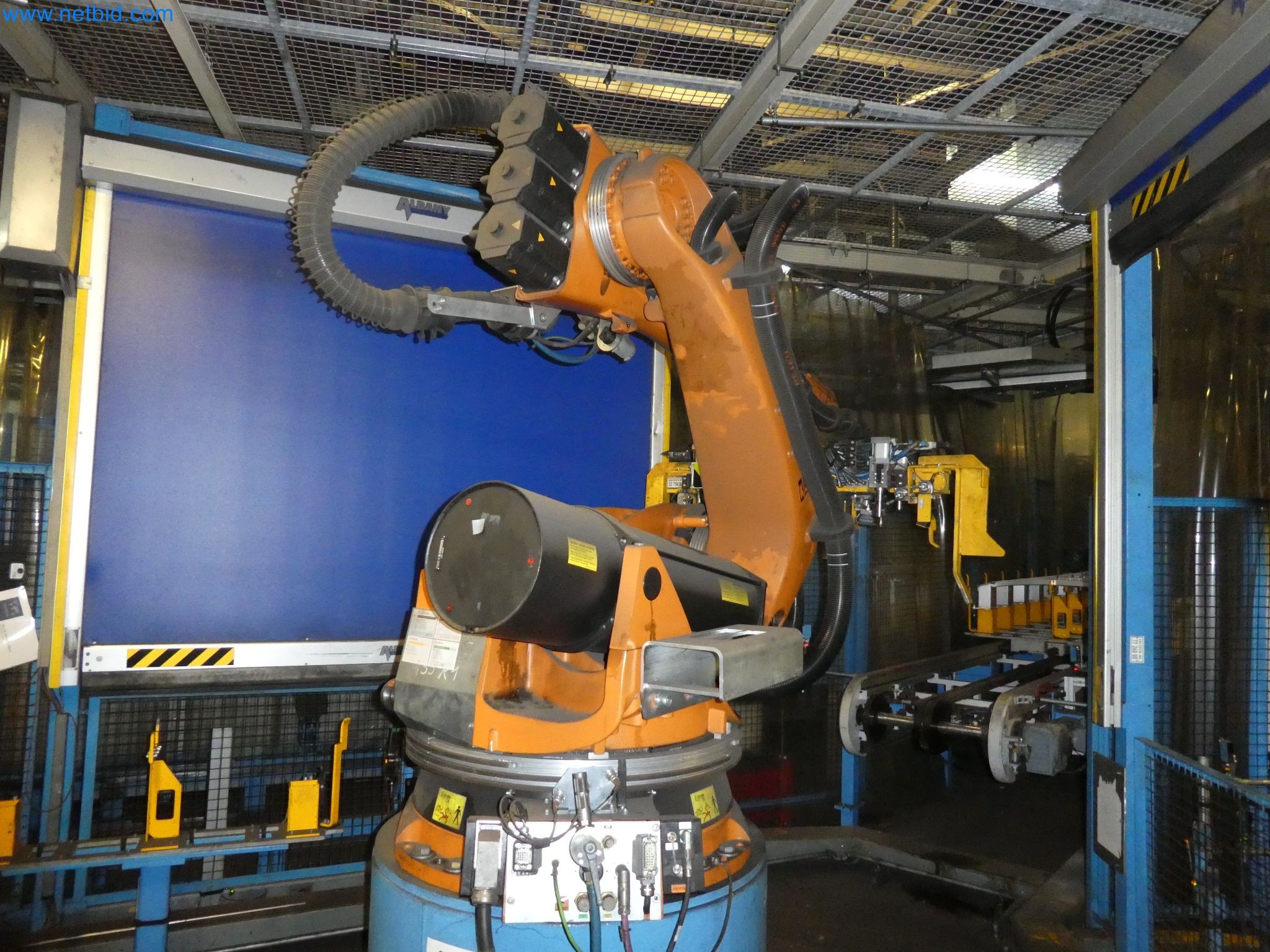 Robots, welding equipment and assembly accessories from the automotive industry-123