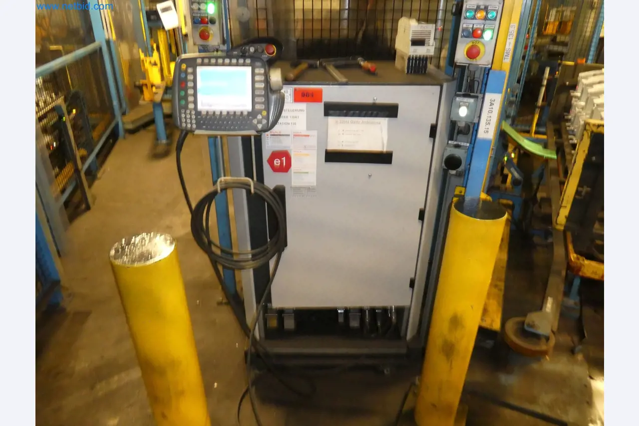 Robots, welding equipment and assembly accessories from the automotive industry-124