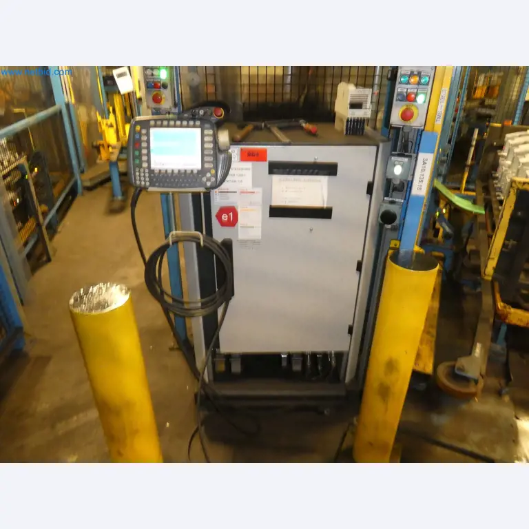 Robots, welding equipment and assembly accessories from the automotive industry-124