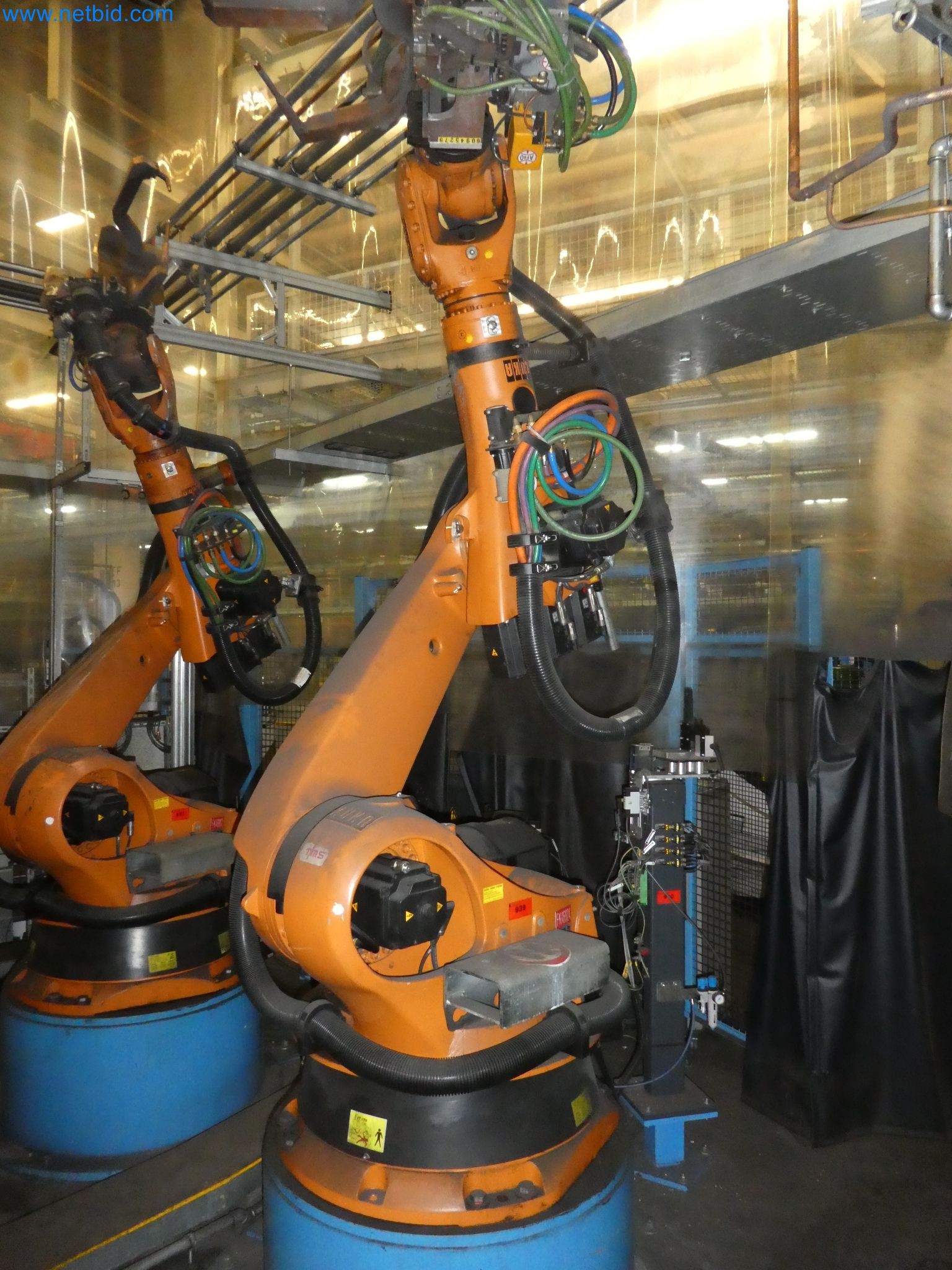 Robots, welding equipment and assembly accessories from the automotive industry-125