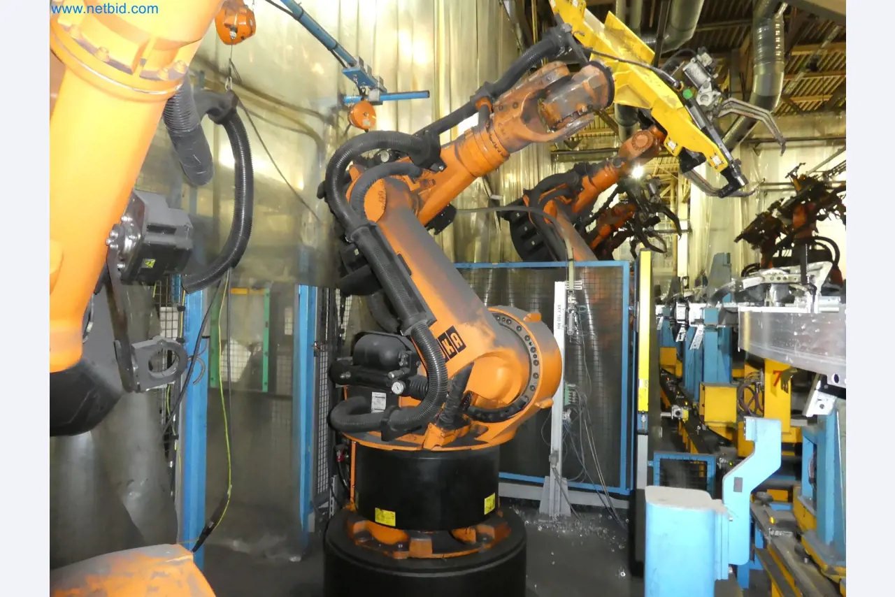 Robots, welding equipment and assembly accessories from the automotive industry-128