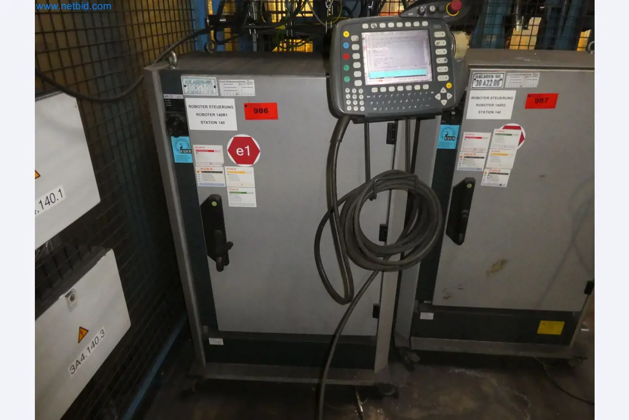 Robots, welding equipment and assembly accessories from the automotive industry-132