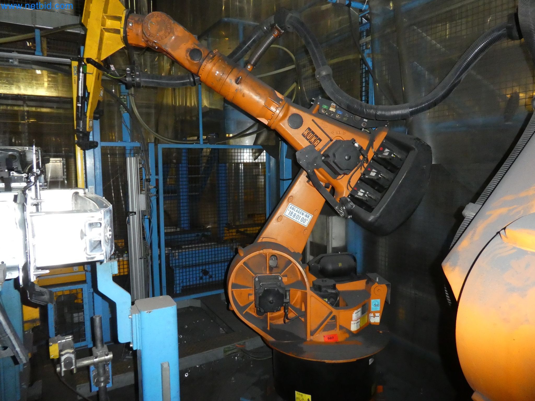 Robots, welding equipment and assembly accessories from the automotive industry-133