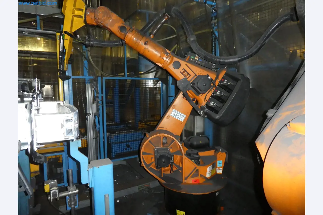 Robots, welding equipment and assembly accessories from the automotive industry-133