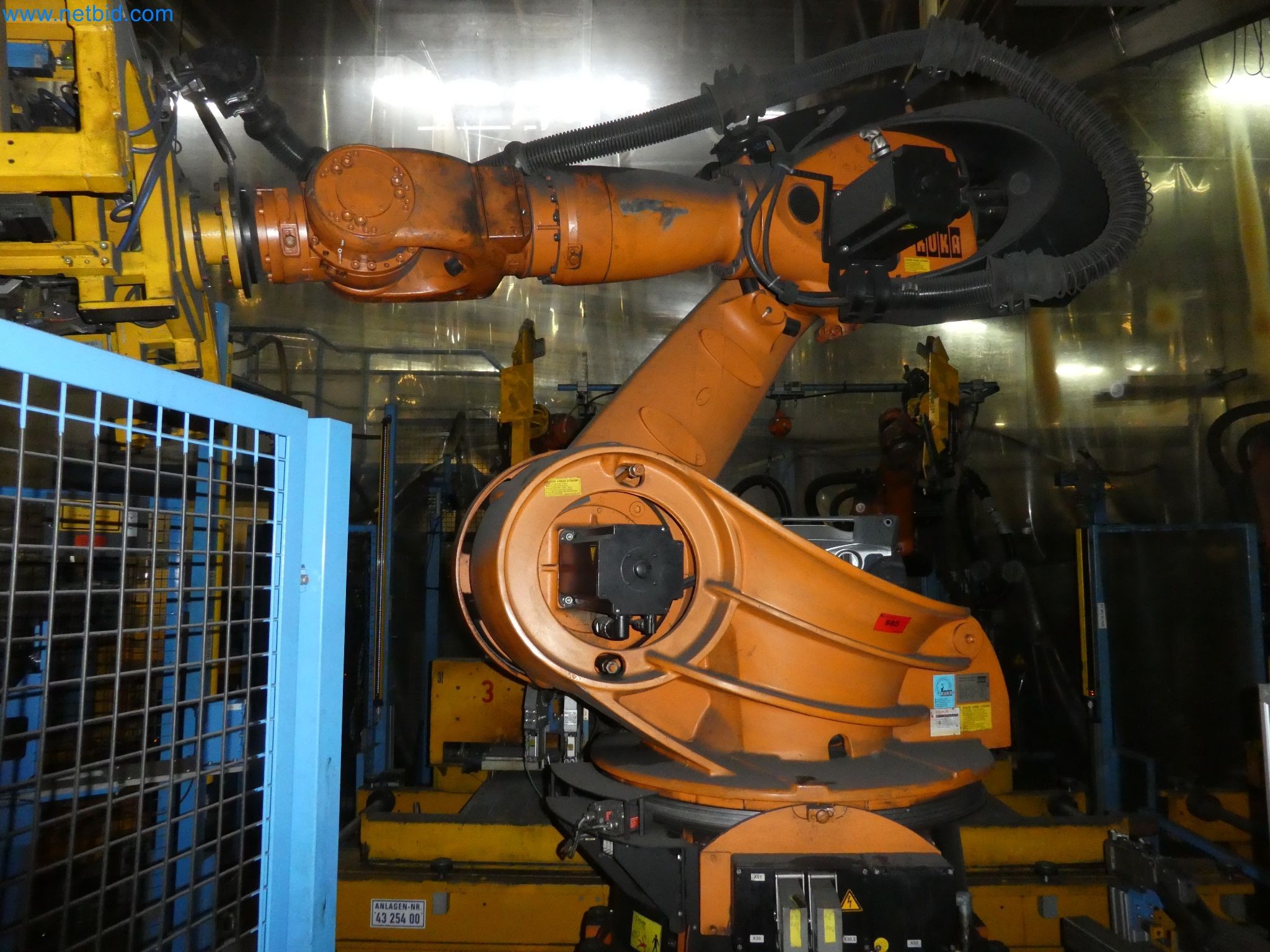 Robots, welding equipment and assembly accessories from the automotive industry-134