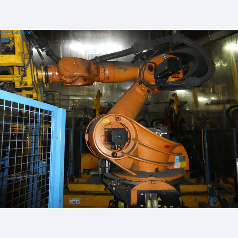 Robots, welding equipment and assembly accessories from the automotive industry-134