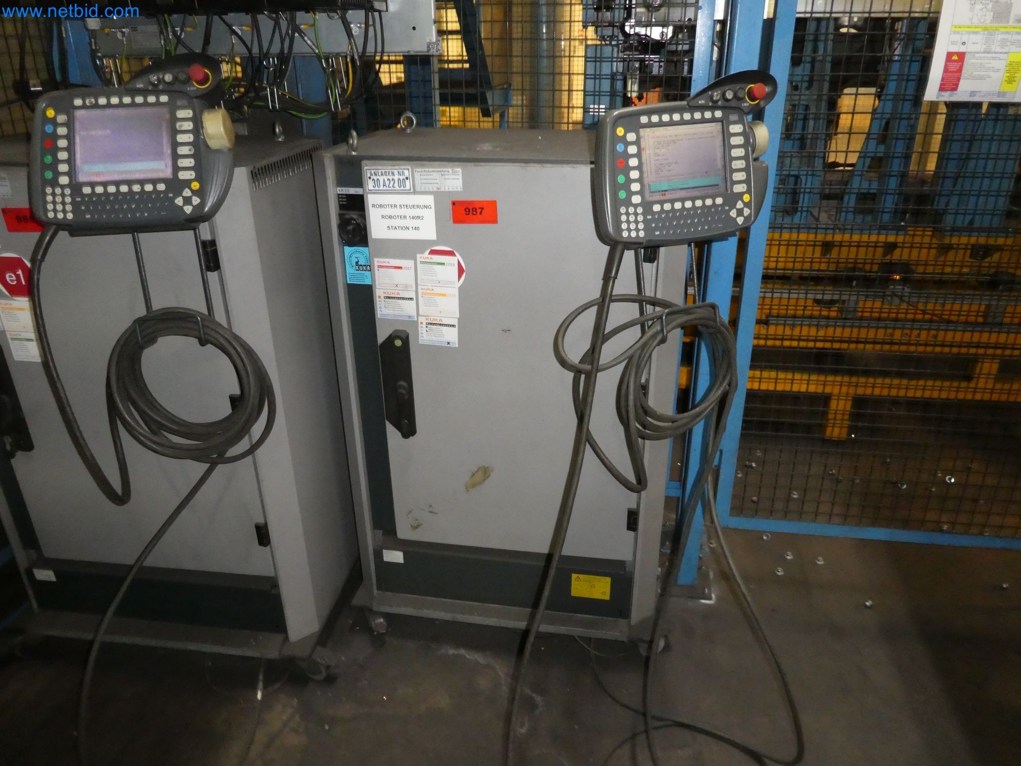 Robots, welding equipment and assembly accessories from the automotive industry-135