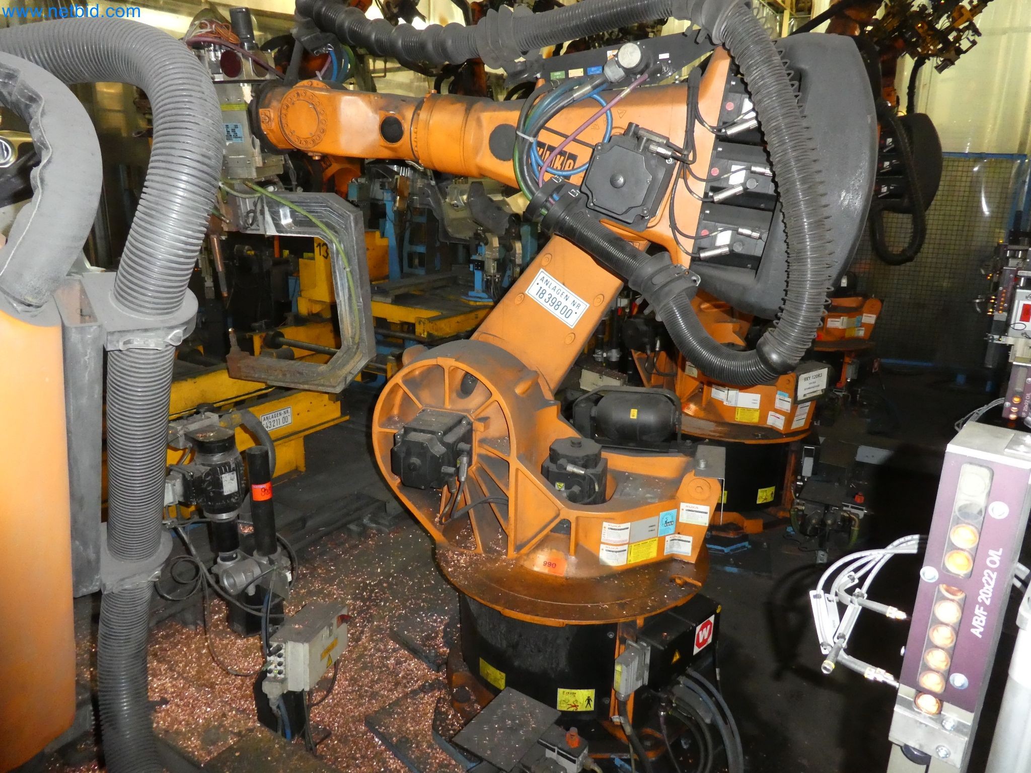 Robots, welding equipment and assembly accessories from the automotive industry-139