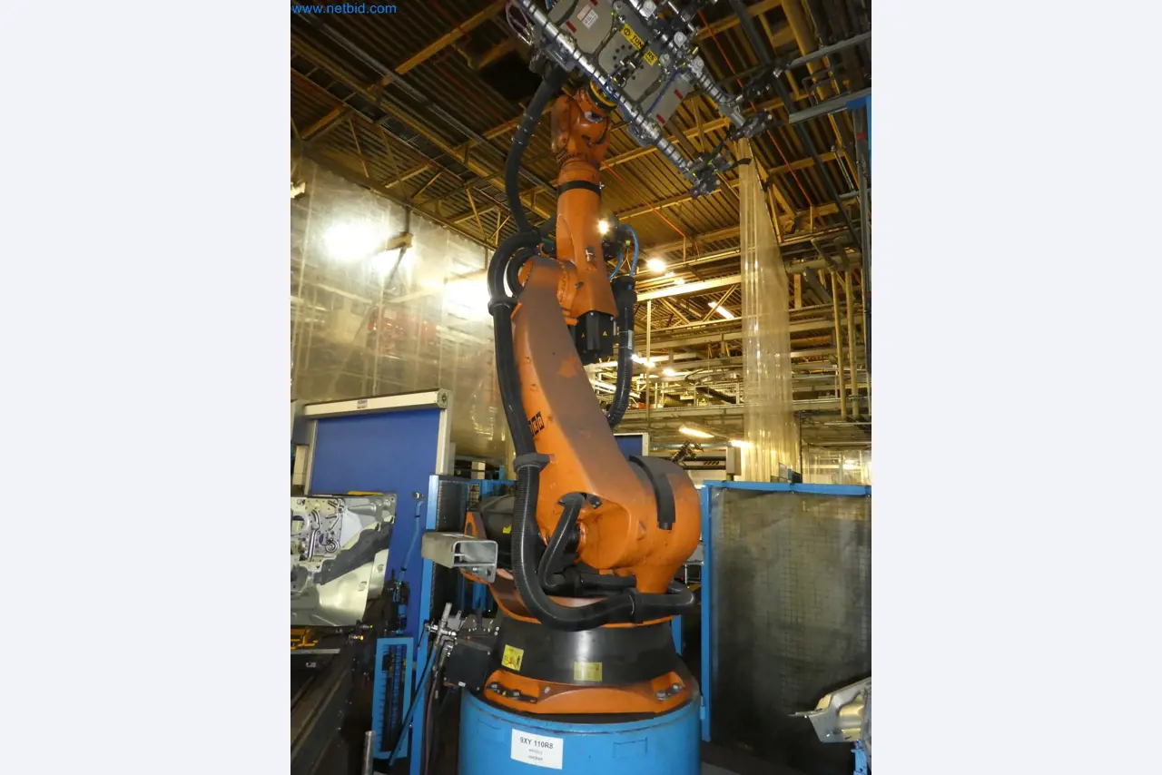 Robots, welding equipment and assembly accessories from the automotive industry-13