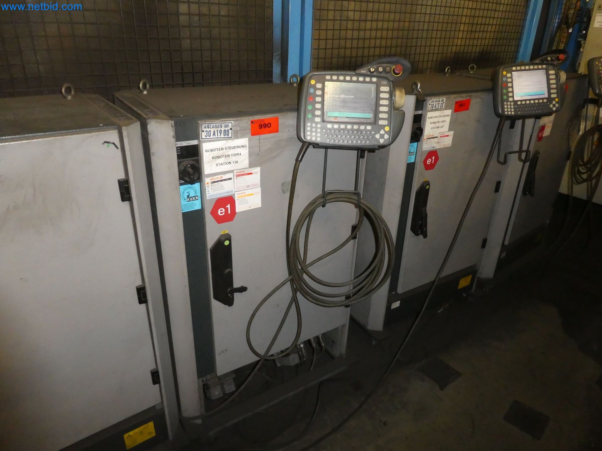 Robots, welding equipment and assembly accessories from the automotive industry-140