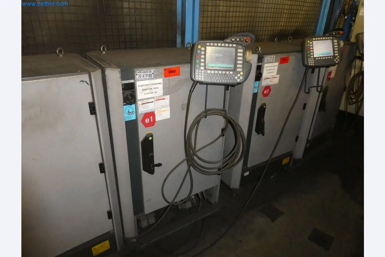 Robots, welding equipment and assembly accessories from the automotive industry-140