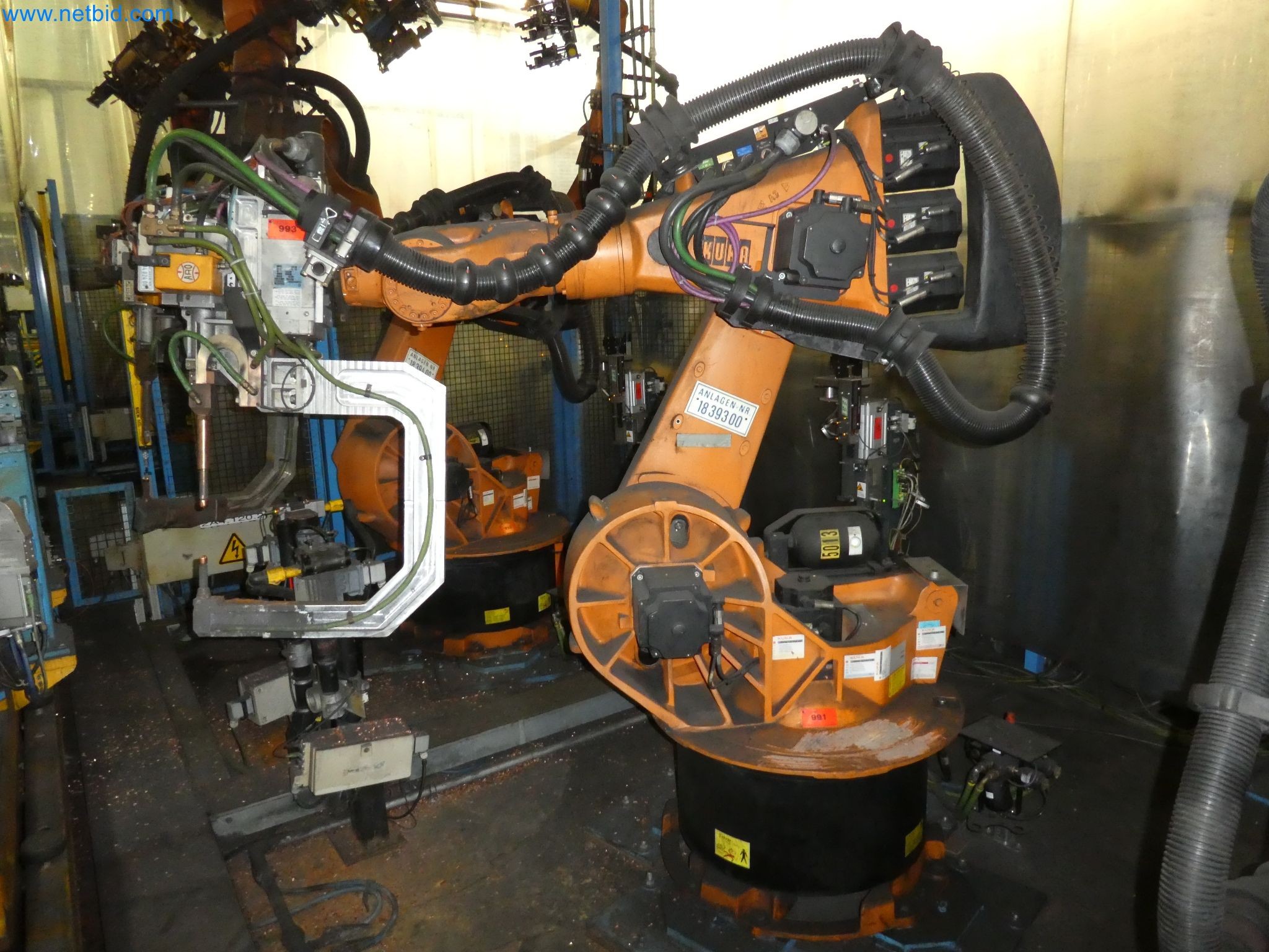Robots, welding equipment and assembly accessories from the automotive industry-141